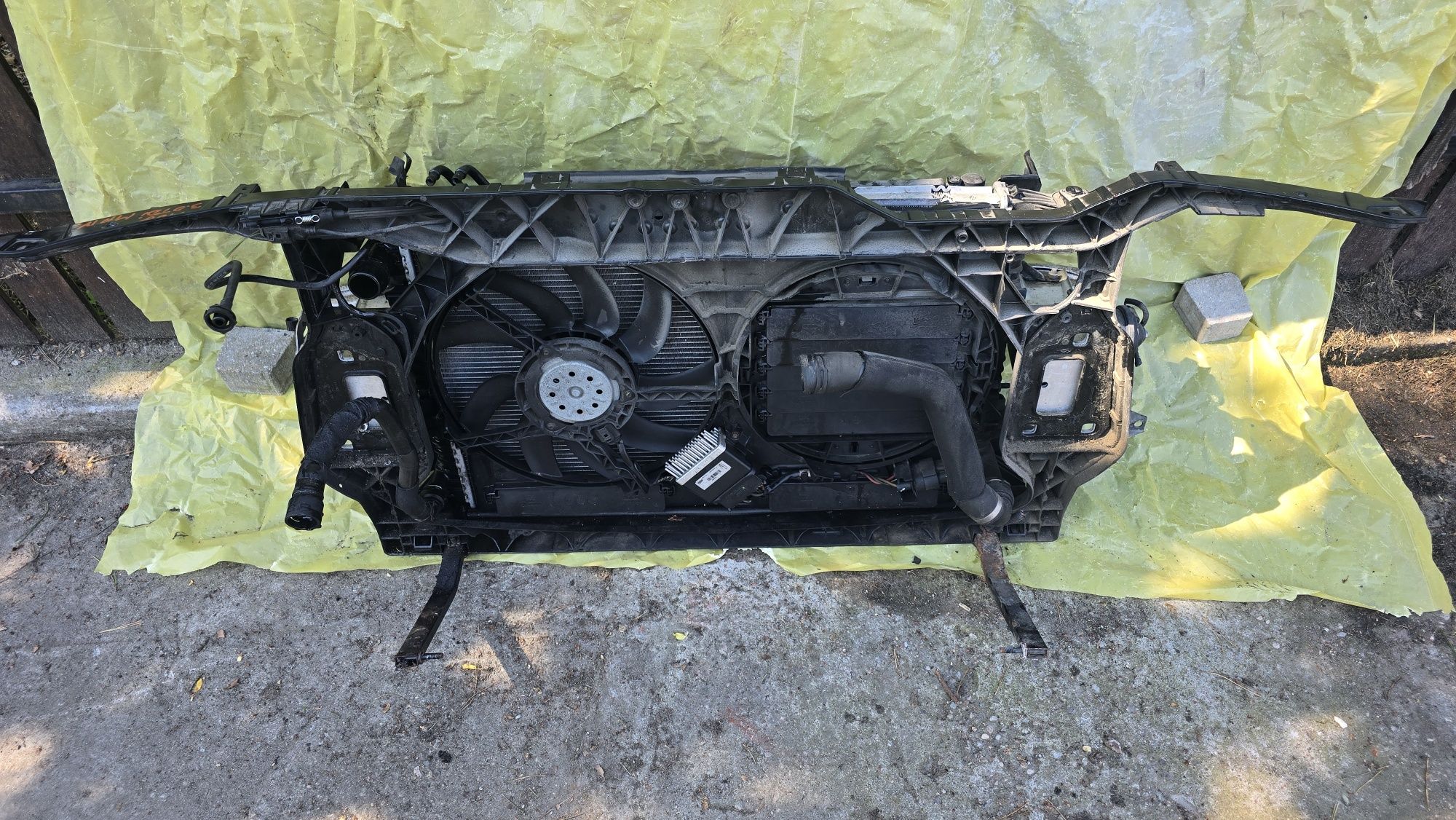 Pas przedni z chłodnicami Audi A4 B8 3.0 tdi manual 08-12