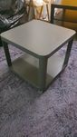 Vende-se mesa com rodas