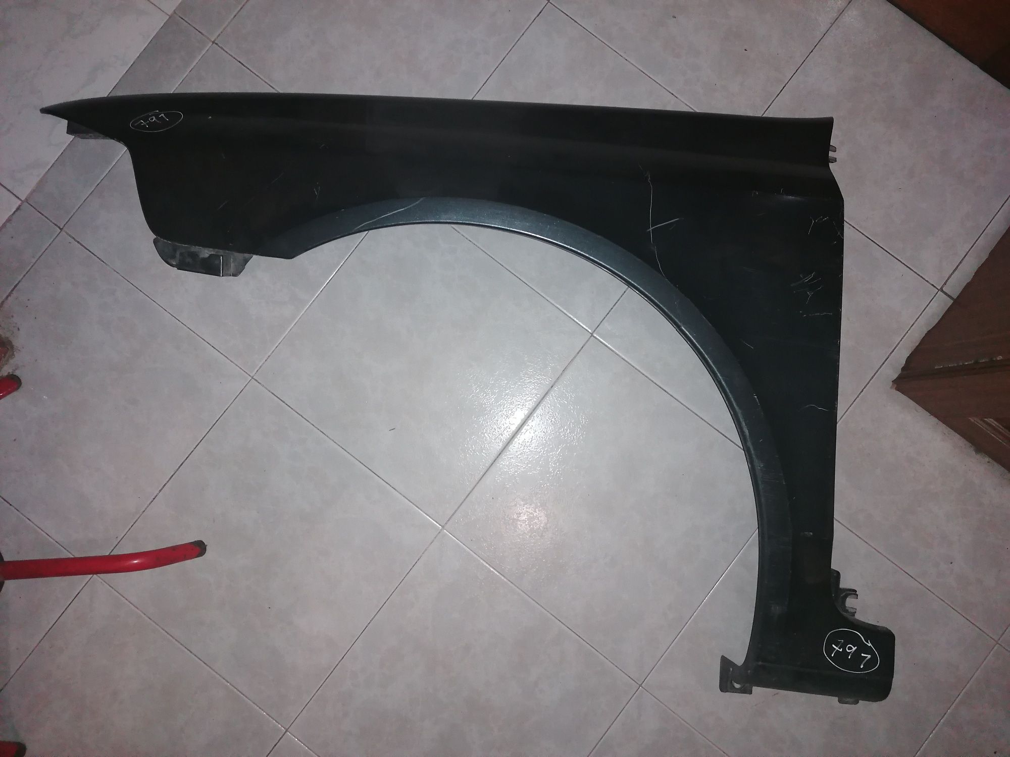 Vendo pára-lamas frente lateral esquerda renault laguna 2 de 1.9dci