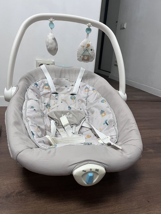 Дитячий шезлонг, заколисуючий центр, каталка, крісло гойдалка