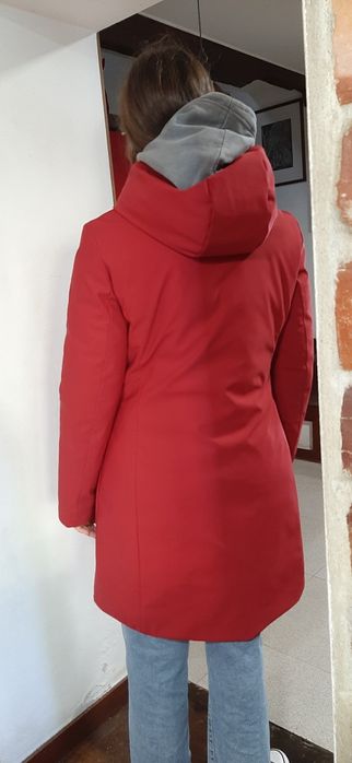 Casaco vermelho de inverno com forro