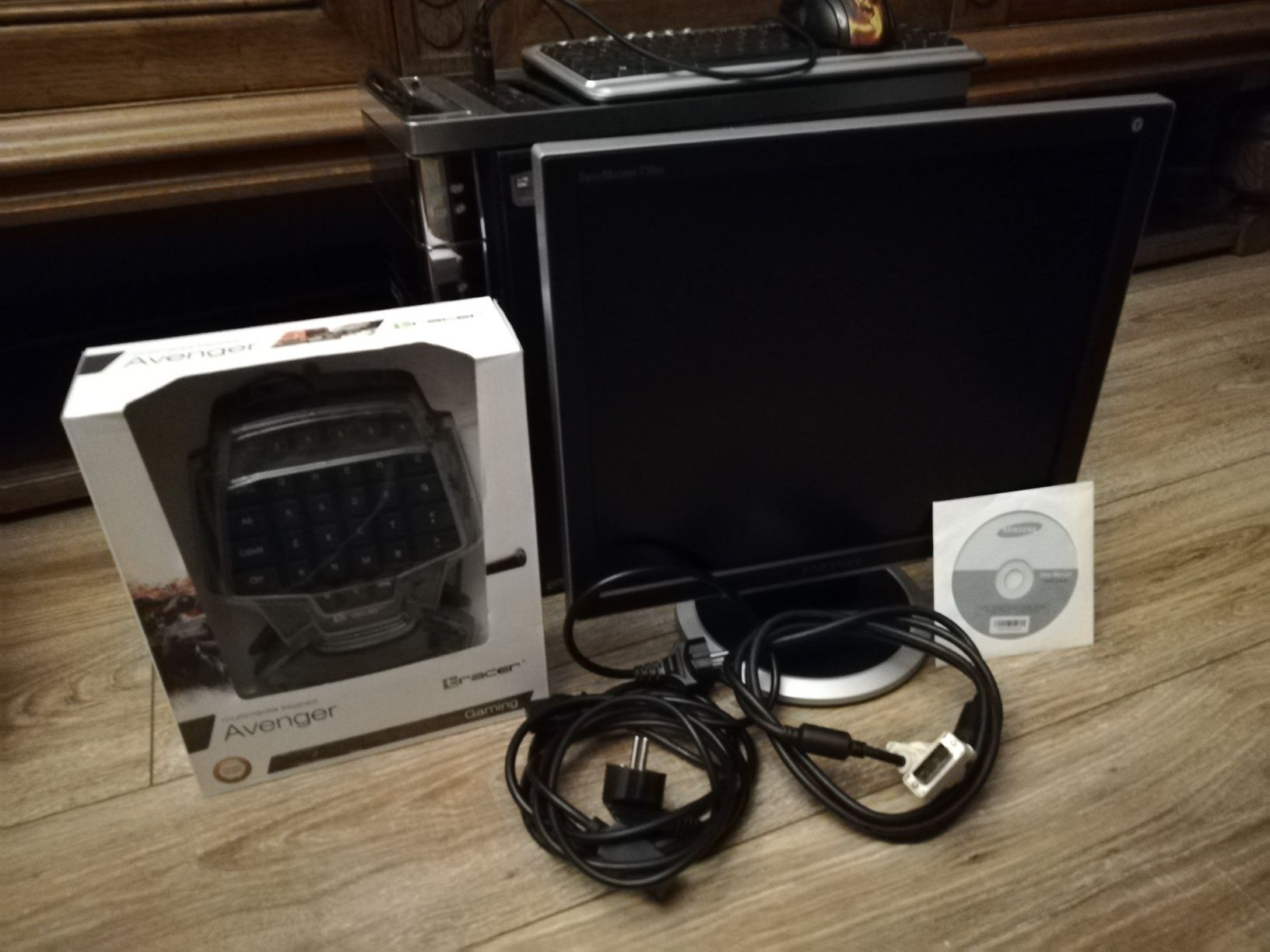 Sprzedam zestaw komputerowy Acer Aspire z monitorem Samsung