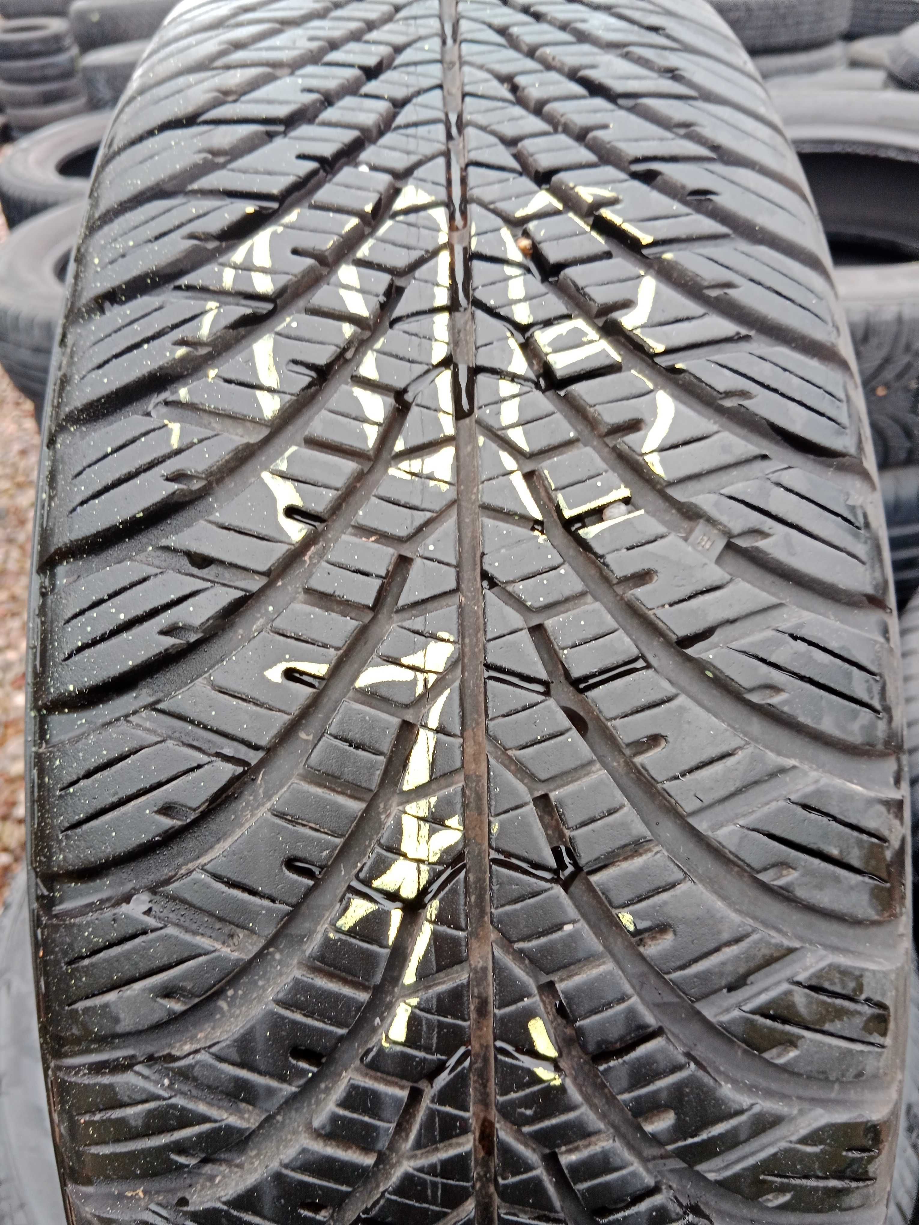 Opona używana 215/65R16 Yokohama BluEarth-4S AW21 1szt.