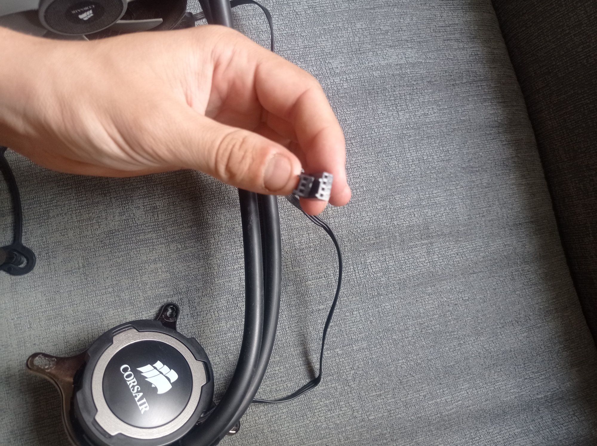 Водяное охлаждение Corsair Hydro H75