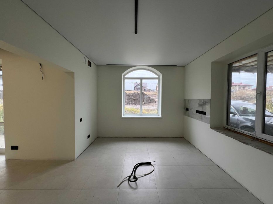 Одноповерховий будинок з частковим ремонтом та гаражем-масив Фортовий!