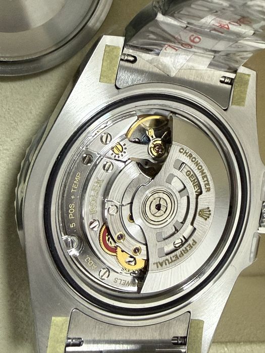 Часы Rolez Submariner 126610LV 41mm Hulk 3235 Clone