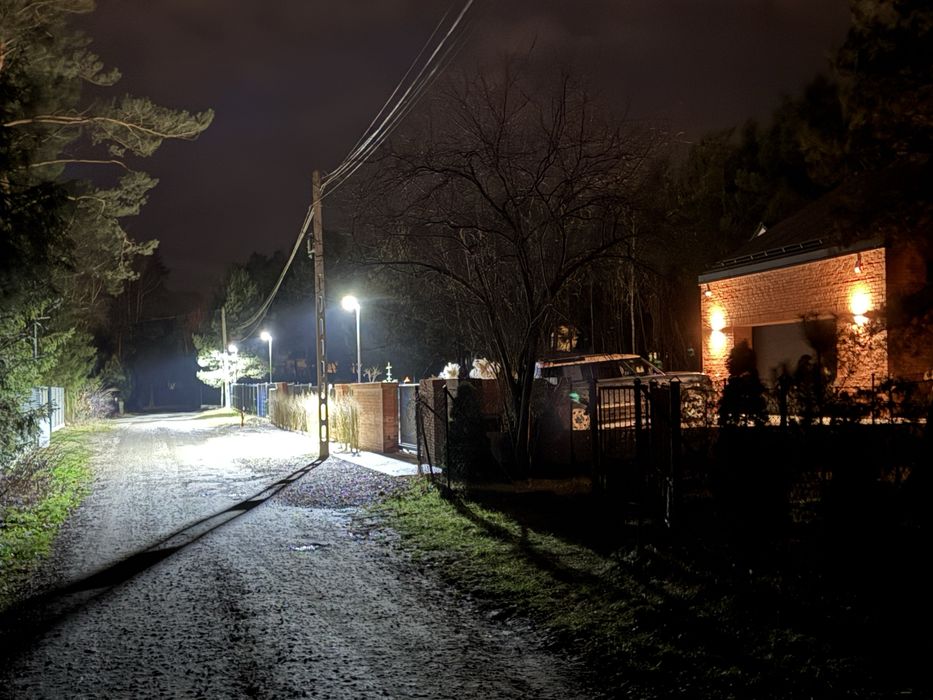 Latarnia SAMSUNG oswietlenie uliczne osiedla apartamenty parkingi