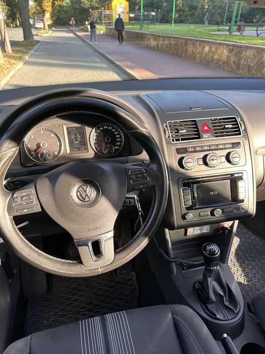 VW Touran 2013 максимальна комплектація ідеальний стан