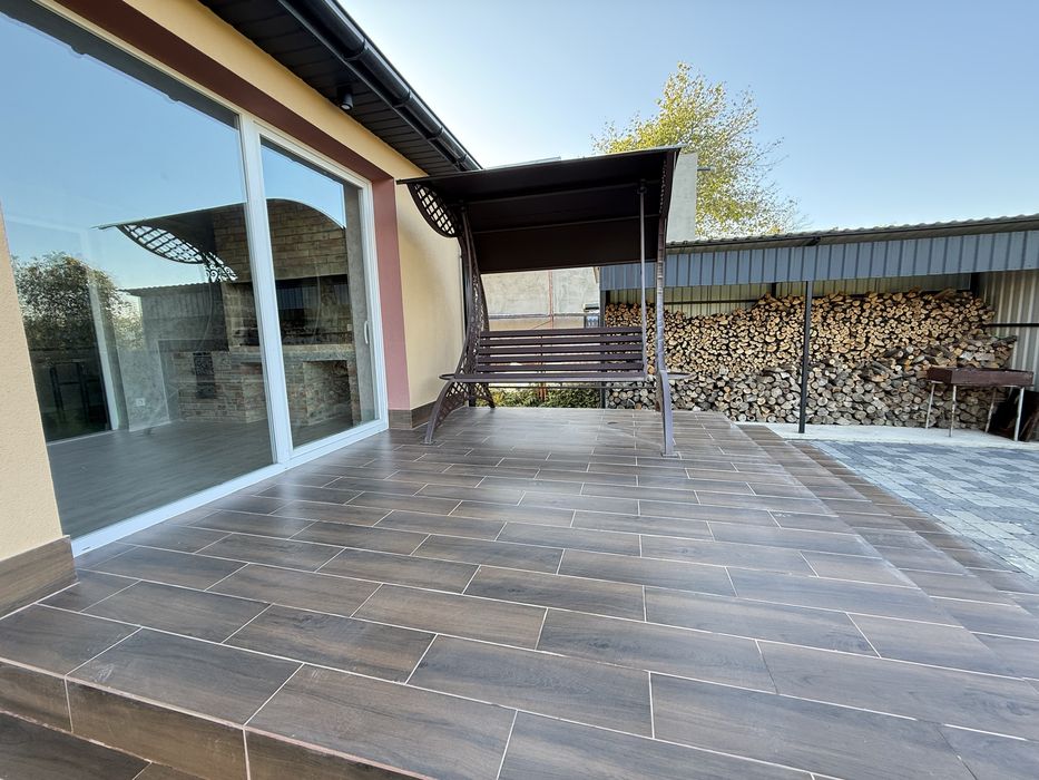 Сучасний новий будинок у передмісті! Продаж