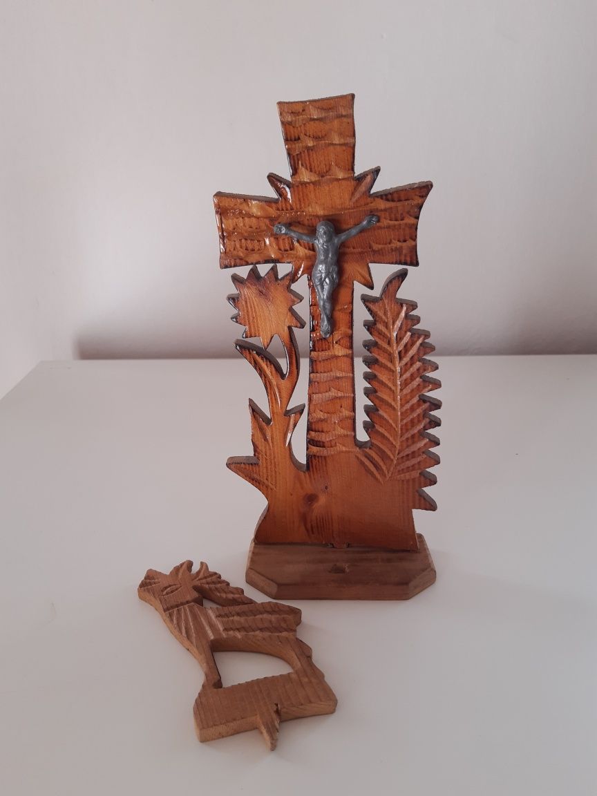 Krzyż drewniany stojący