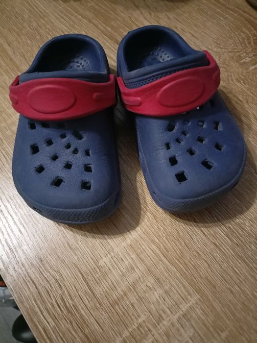 Klapki 14 cm na basen lekkie z dziurkami jak crocsy