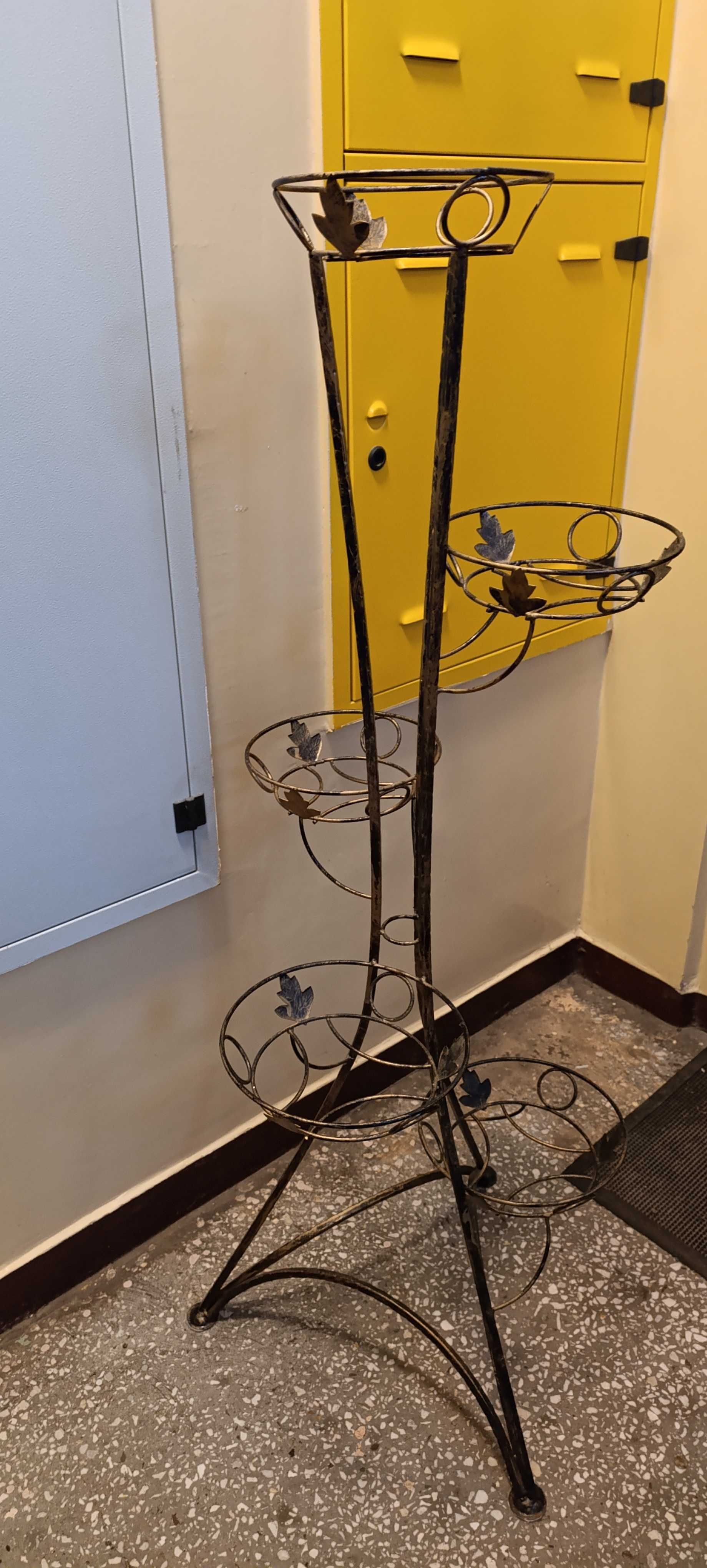 Kwietnik bardzo dekoracyjny metaloplastyka