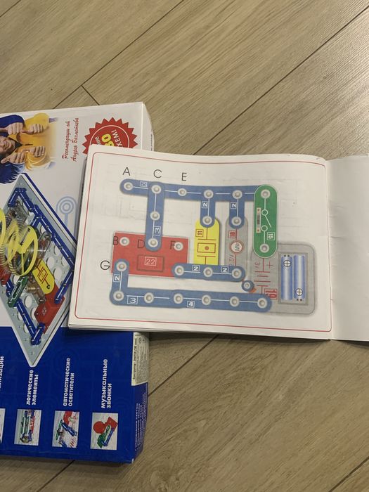 Електронний конструктор "Знаток", 180 схем