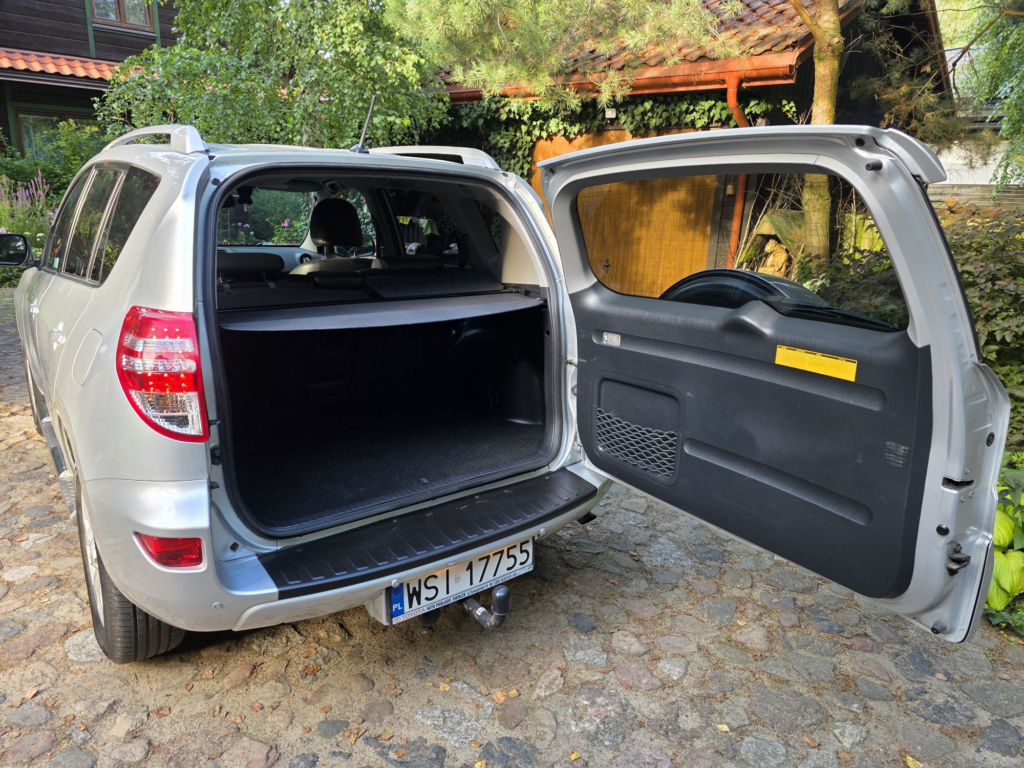 Toyota RAV4, benzyna  2010 r.