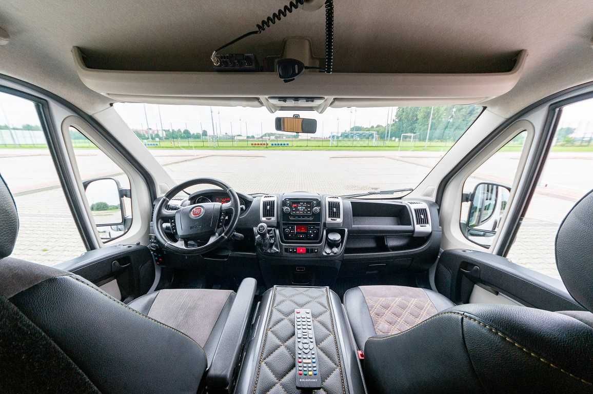 Wypożyczalnia wynajem bus van VIP 9cio osobowy 9 osób TV, LED, klima