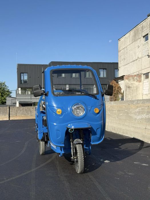 Кабіна для електротрицикла вантажного DOZER Mod 2Е