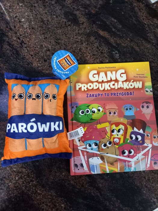 Pluszak parówka i książka z biedronki Gang Produkciaków i
