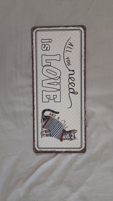 Placa decorativa "All you need is love and a cat"