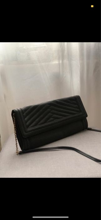 Podłużna tłoczona kopertówka czarna elegancka g&m