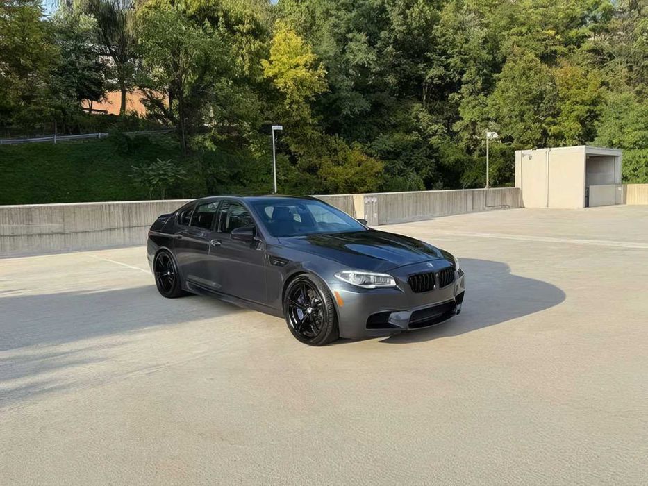 BMW M5      2016