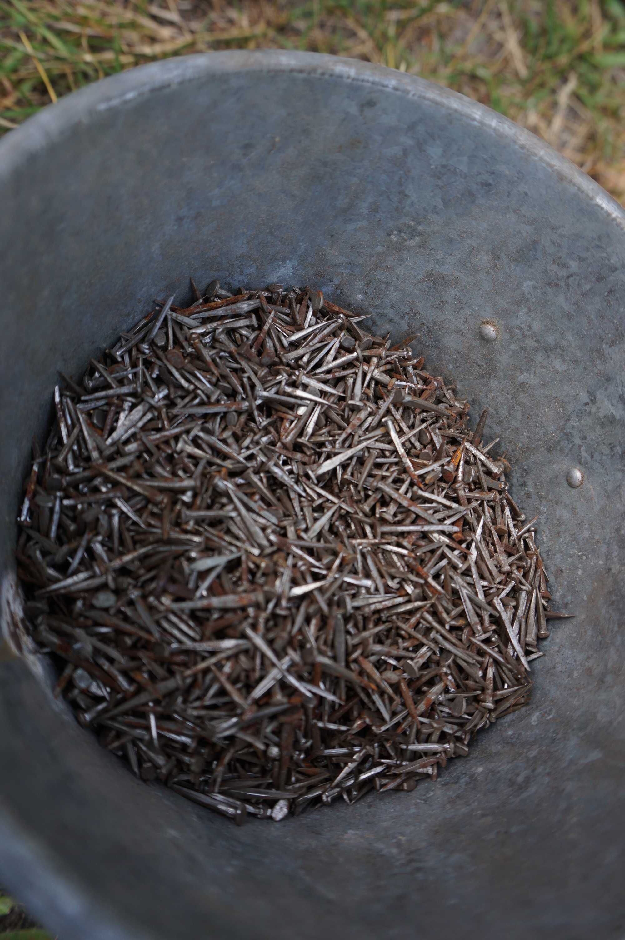 Gwoździki zabytkowe stare kute małe ok. 15mm ok 2kg