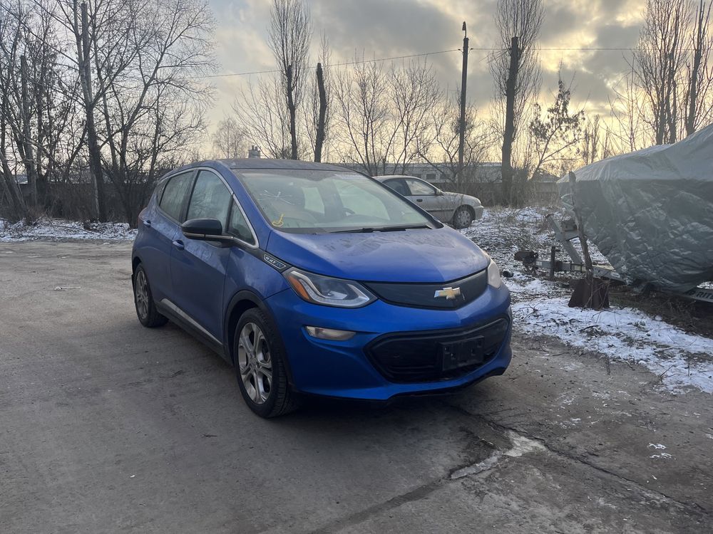 Chevrolet bolt двері передні ліві праві двері задні двери левые правые