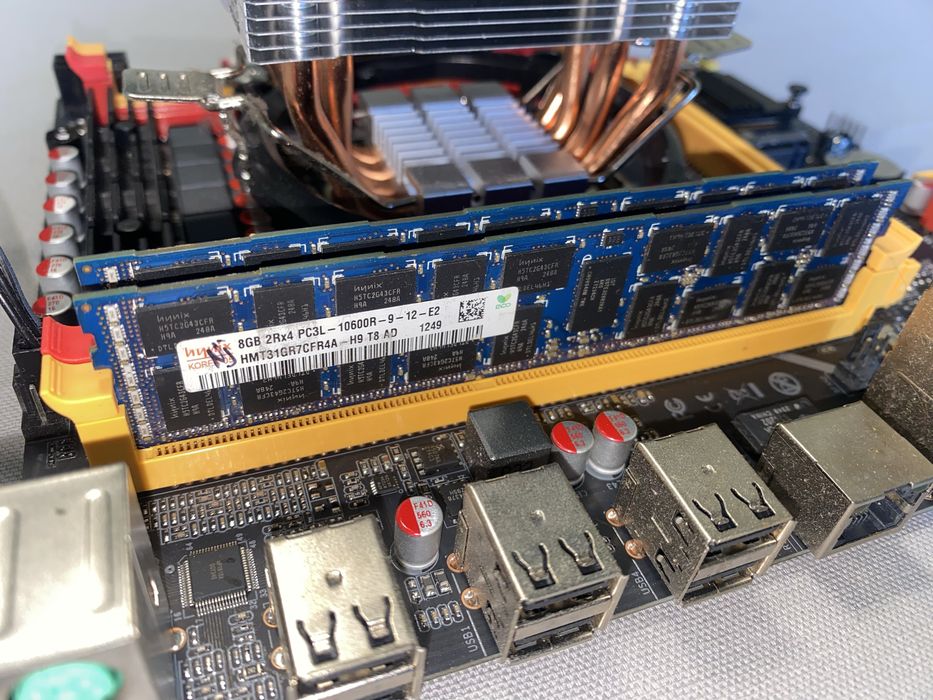 Комплект X79 + Xeon E5-2689+ 16 ГБ ECC RAM + кулер — материнська плата