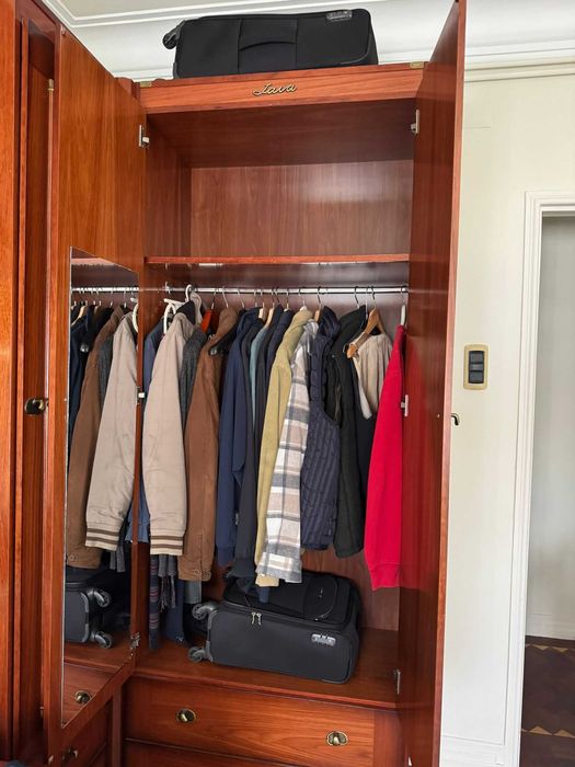 Conjunto de Moveis de Quarto em Madeira