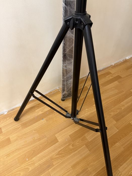 Стійка штатив для освітлення з підйомним механізмом (з лебідкою)