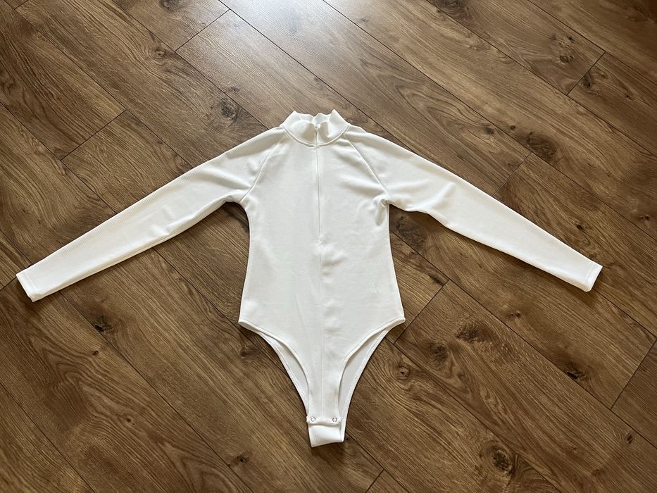 Біле боді з довгим рукавом