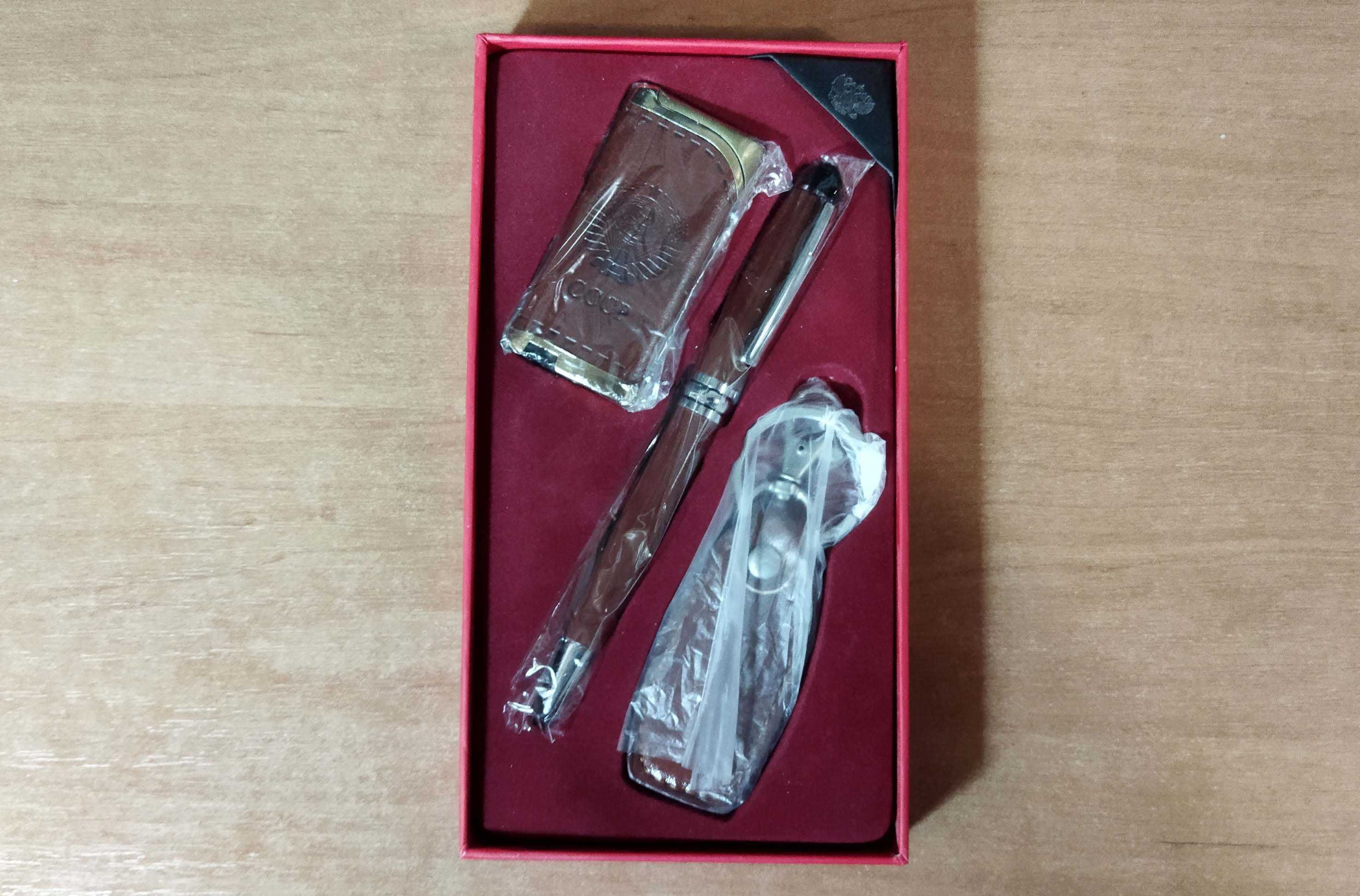 Набор на подарок (зажигалка, ручка, брелок для ключей)