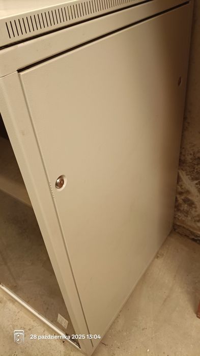 Szafa serwerowa używana.