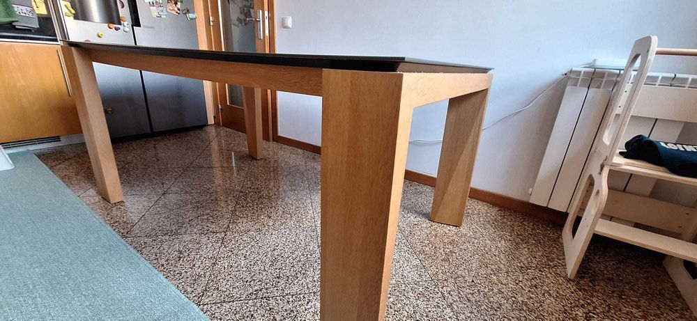 Mesa de cozinha ou sala de estar em ótimo estado