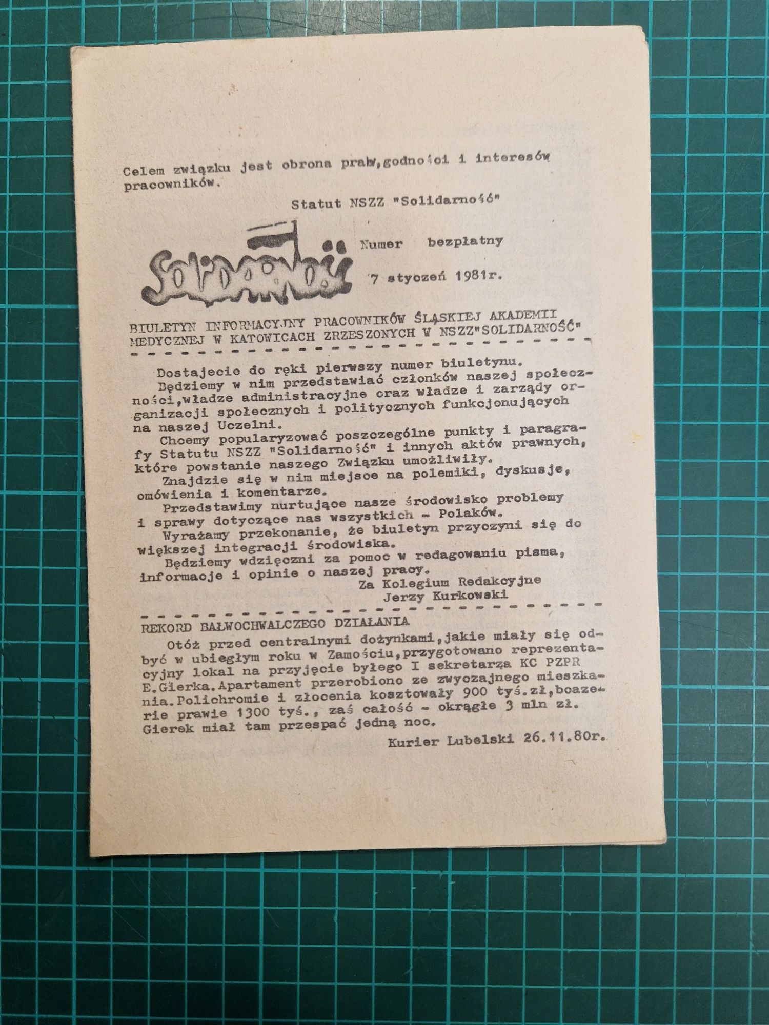 Wycinki z gazet materiały propagandowe dotyczace Solidarności.