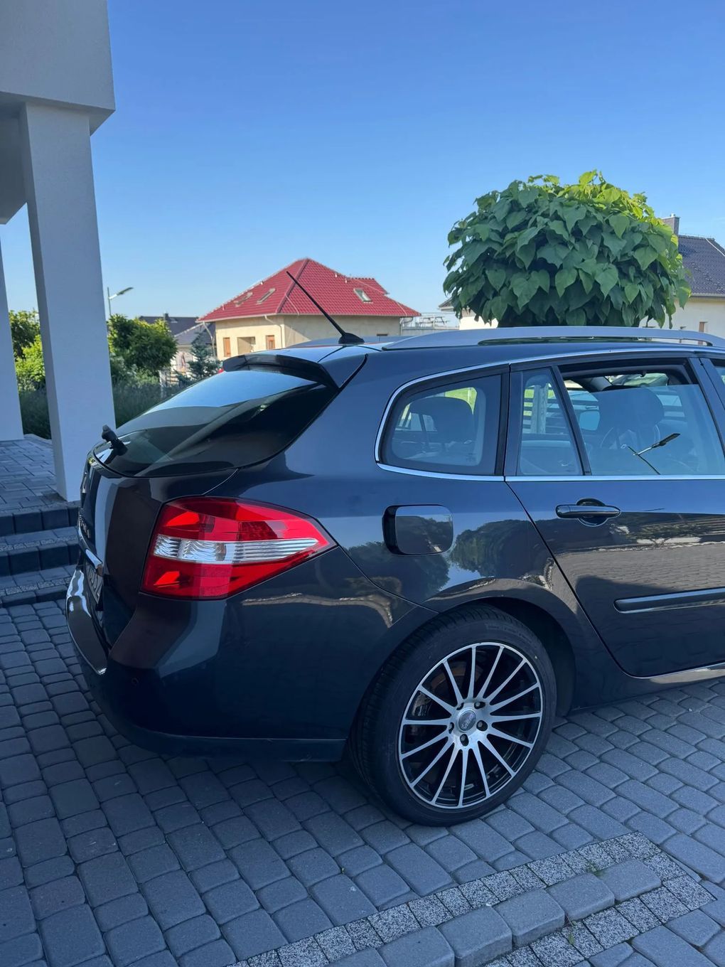 Renault Laguna Renault Laguna 3 2.0 140 km