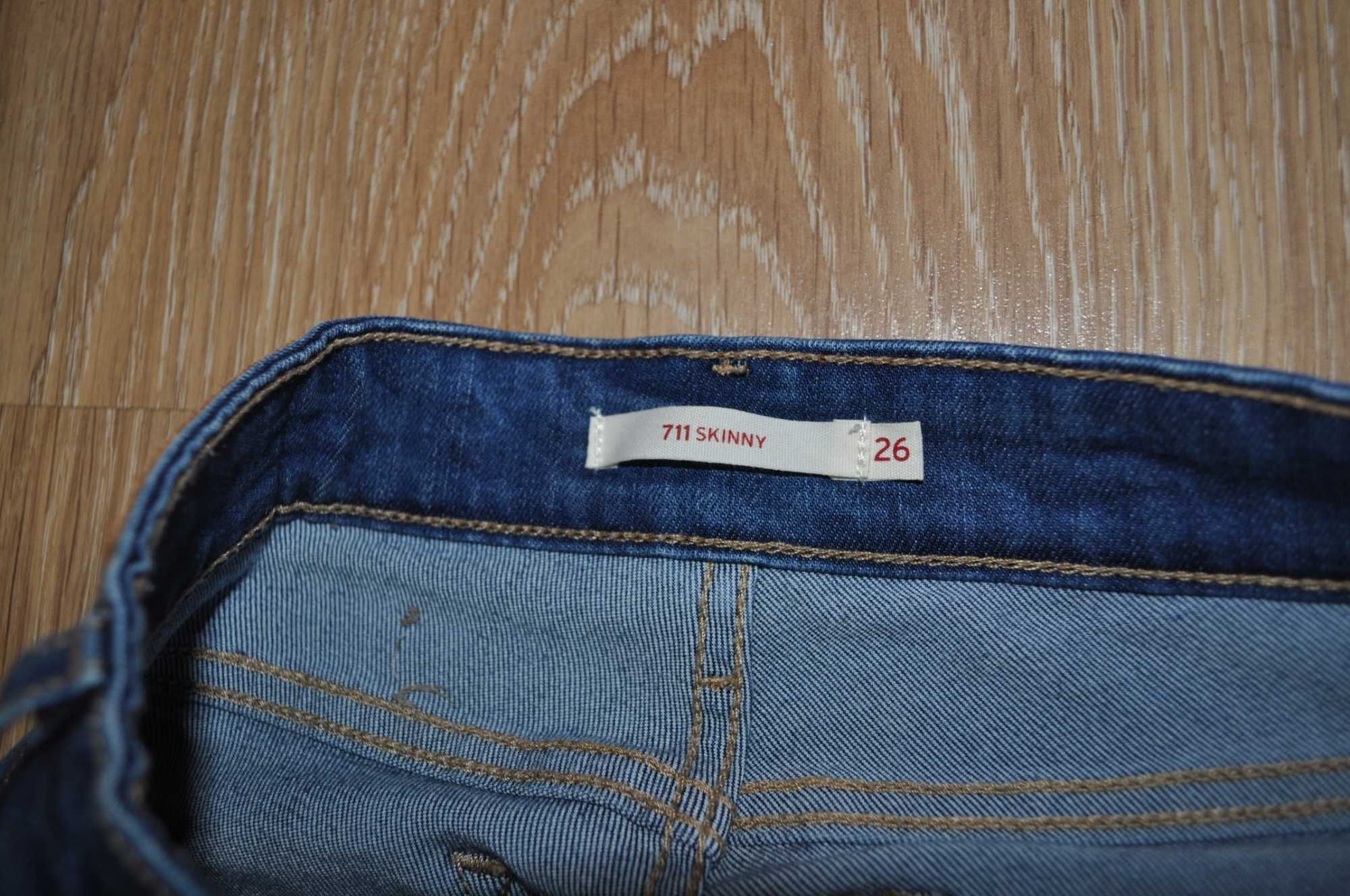 Базовые синие скинни levis