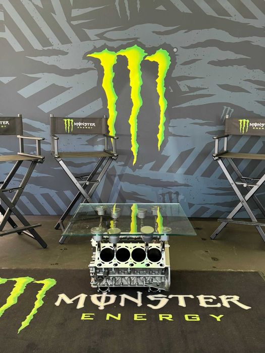 Stolik z bloku silnika V8 Mercedes *Premium ModernArtWorks™ AMG Brabus