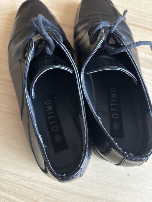 Młodzieżowe buty garniturowe