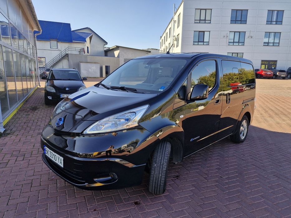 Продам Nissan env200