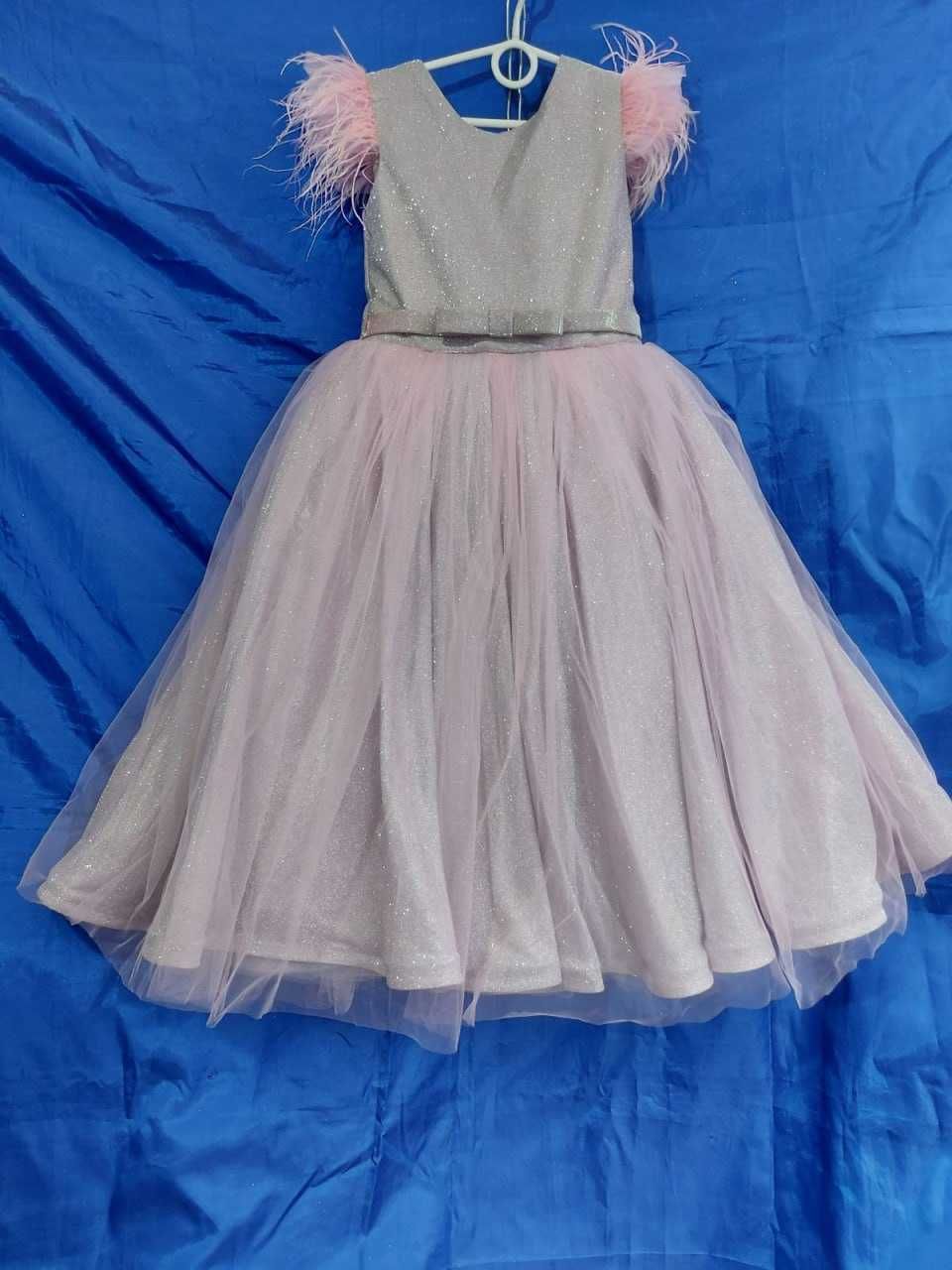 Детское платье платье нарядное 5-6лет