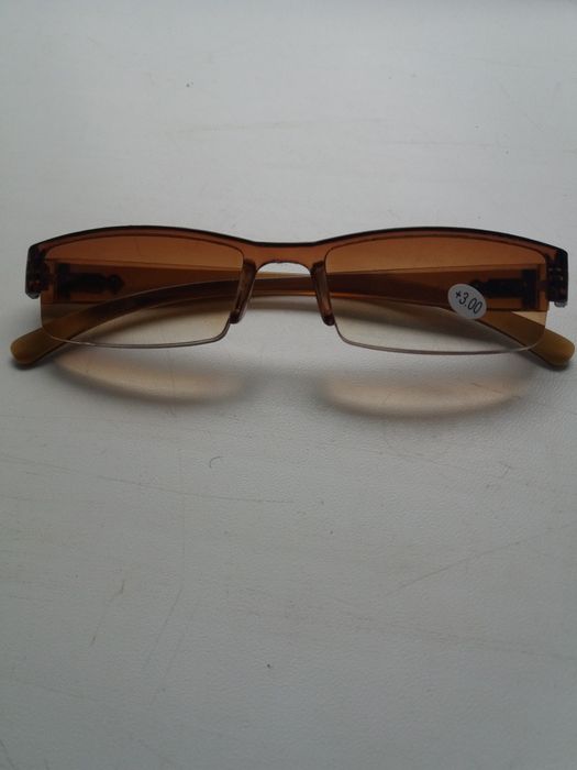 Очки  +3.0 с притемнением