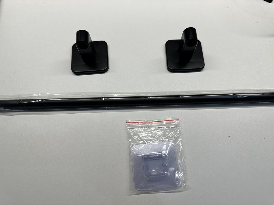 Czarny uchwyt wieszak na ręczniki łazienkowe, kuchenne 50 cm