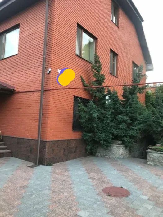 Продам розкішний будинок в центрі міста.