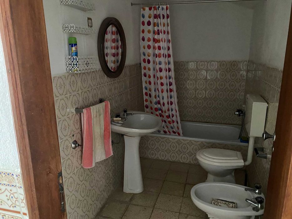 Vende-se Moradia com quintal e poço