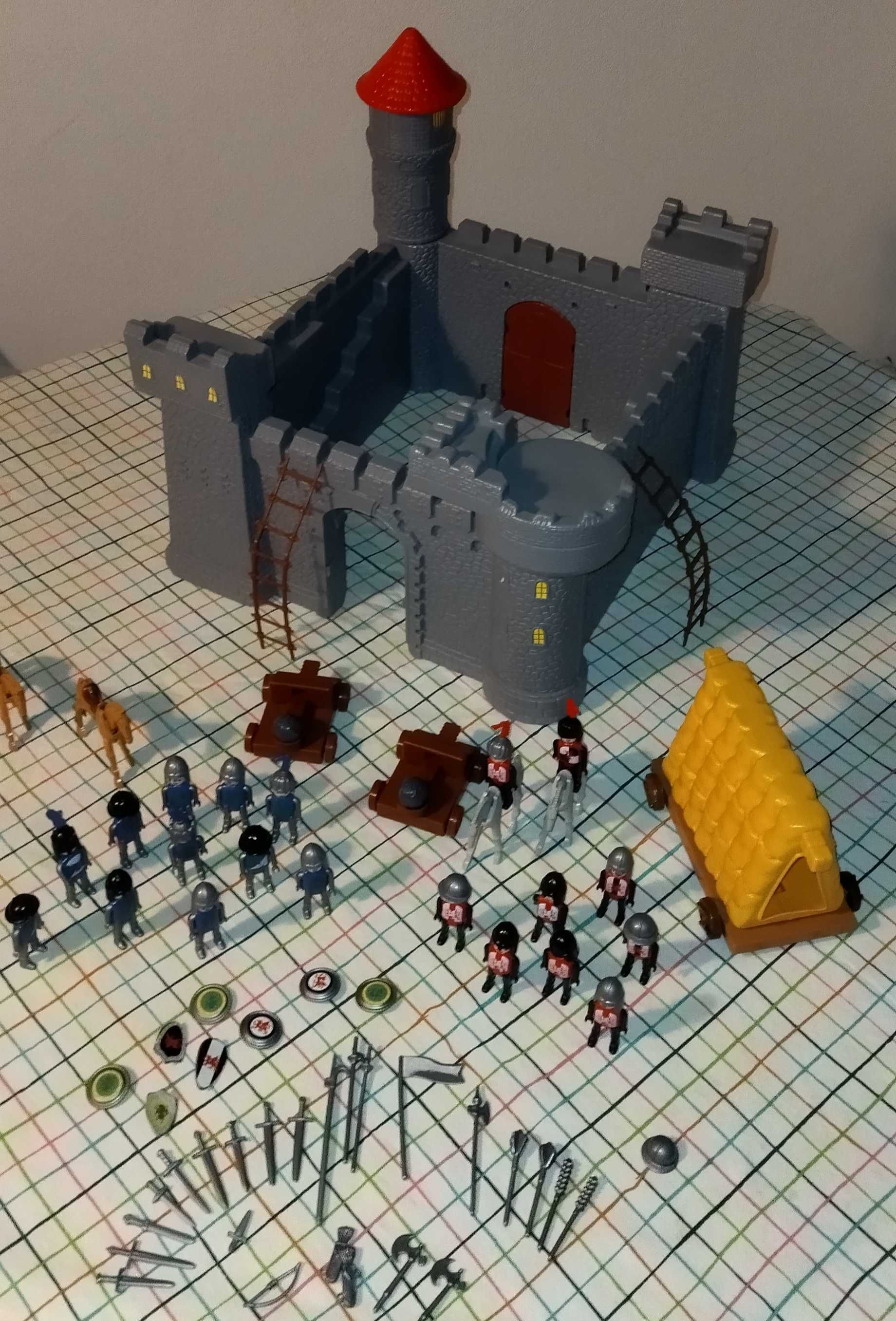 Castelo medieval com guerreiros e apetrechos + Estojo dinossauro