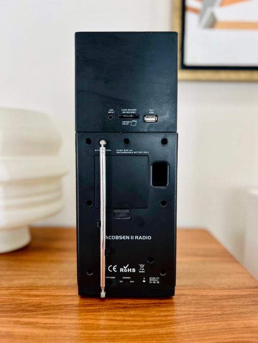 Rádio e coluna de som Jacobsen