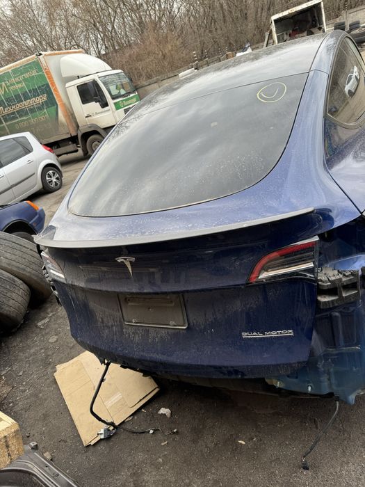 Tesla model Y Крило заднє зaдня четвертина кузова
