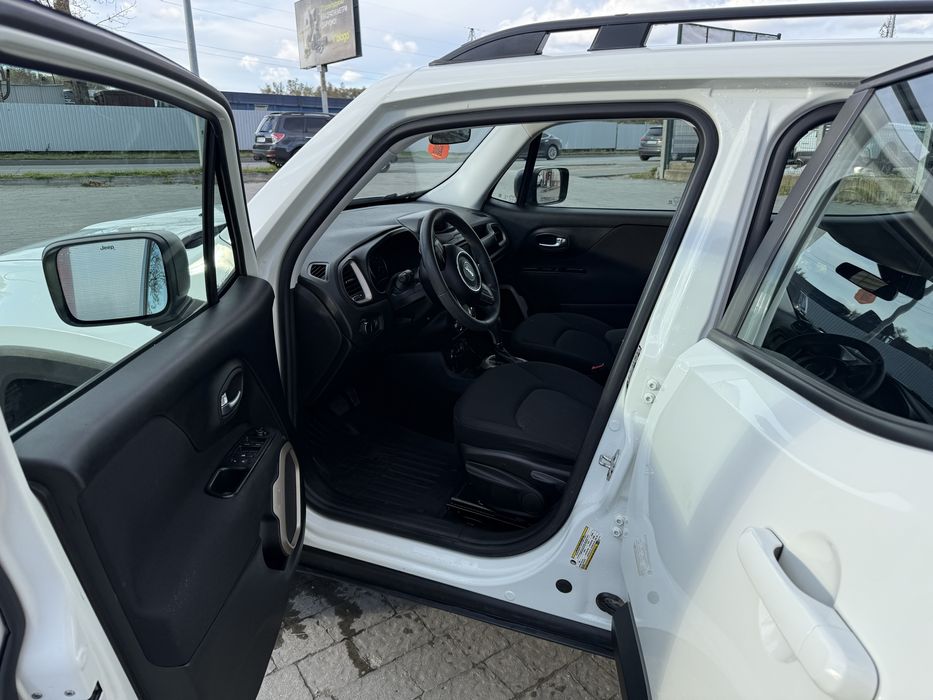 Білий Jeep Renegade Sport 2016 року