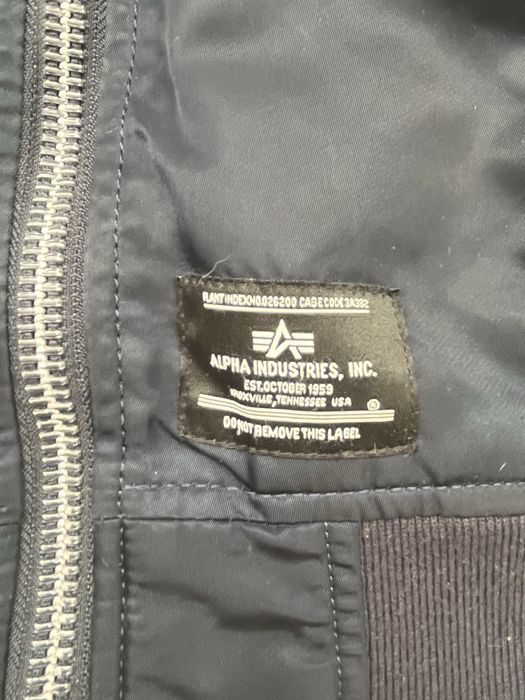 Продам бомбер Alpha industries
