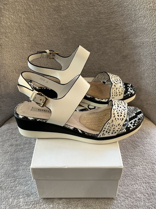 Босоніжки білі Vitacci